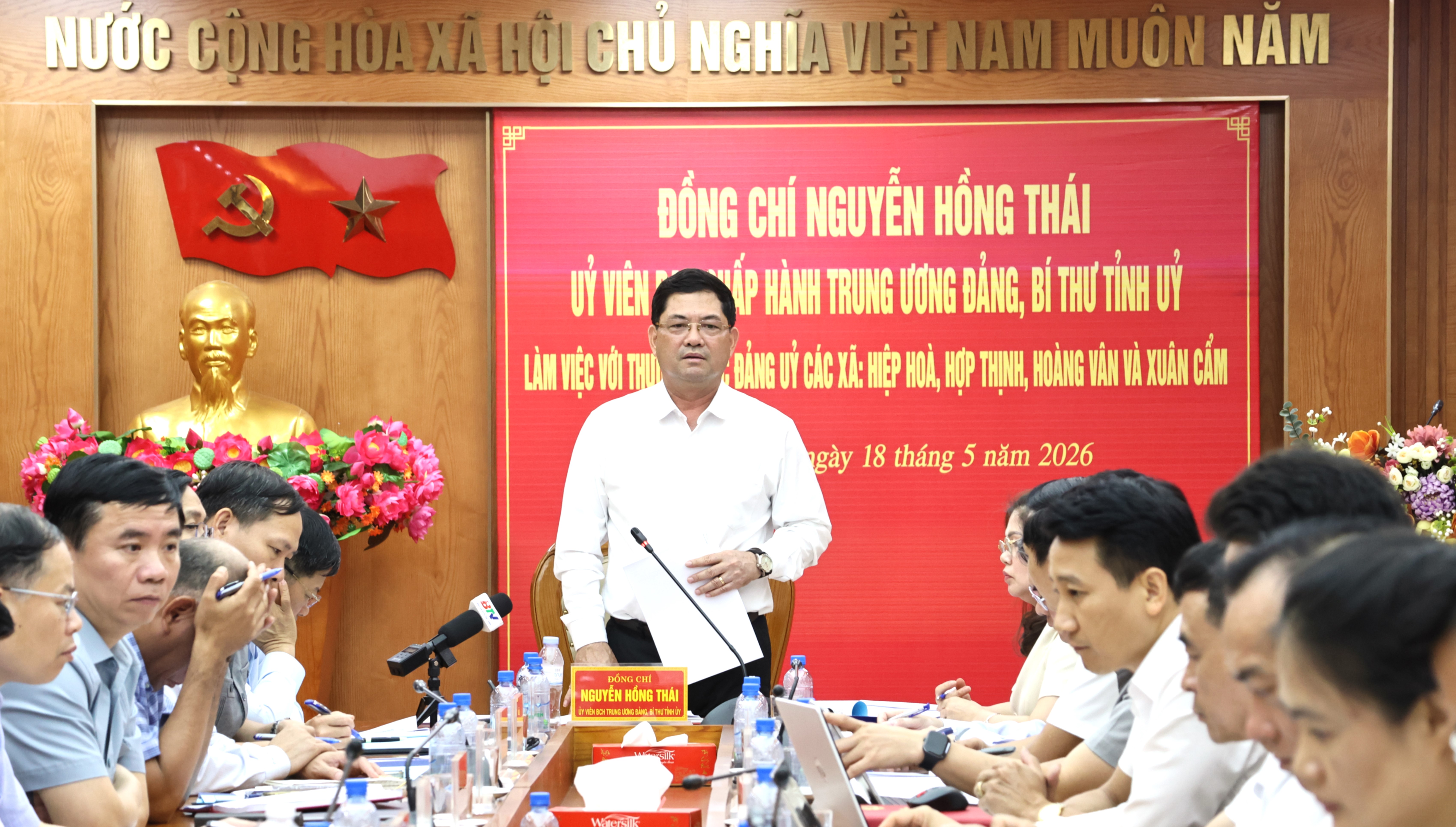 Bí thư tỉnh ủy Nguyễn Hồng Thái làm việc với Thường trực Đảng ủy xã Hiệp Hòa
